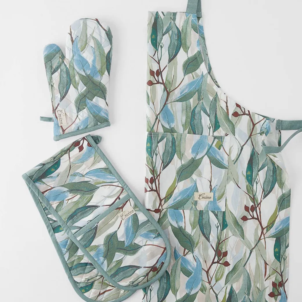 Flowering Gum Apron And Oven Mitts